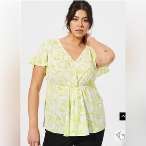 Torrid sz 4 Georgette Twist Surplice Flutter Sleeve Blouse EUC